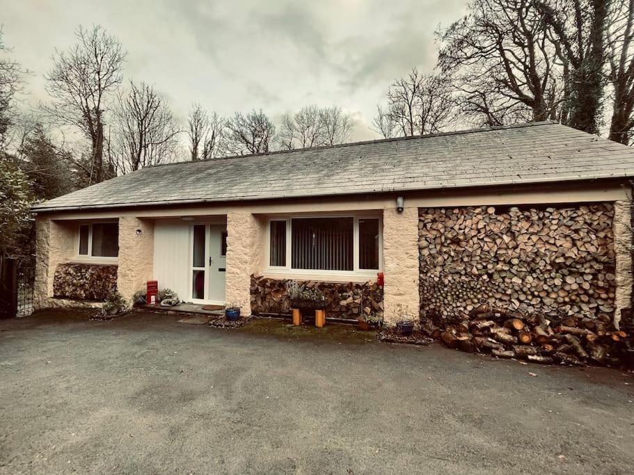 Beautiful Renovated Former Coach House Llandeilo Exteriör bild