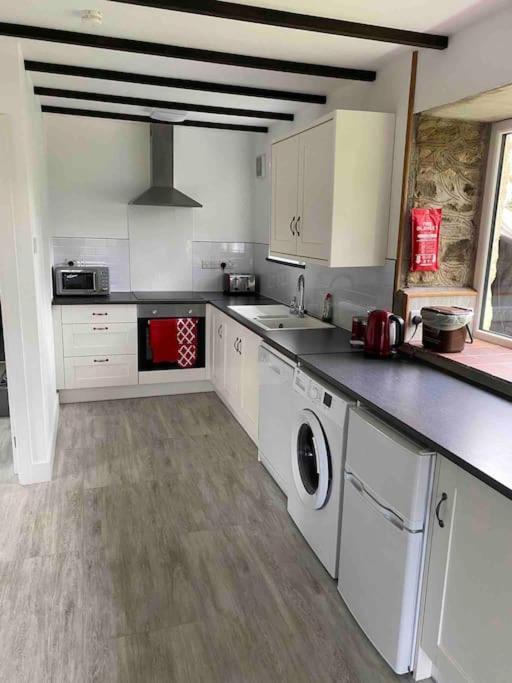 Beautiful Renovated Former Coach House Llandeilo Exteriör bild