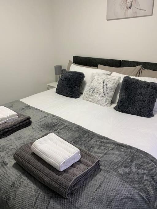 Beautiful Renovated Former Coach House Llandeilo Exteriör bild