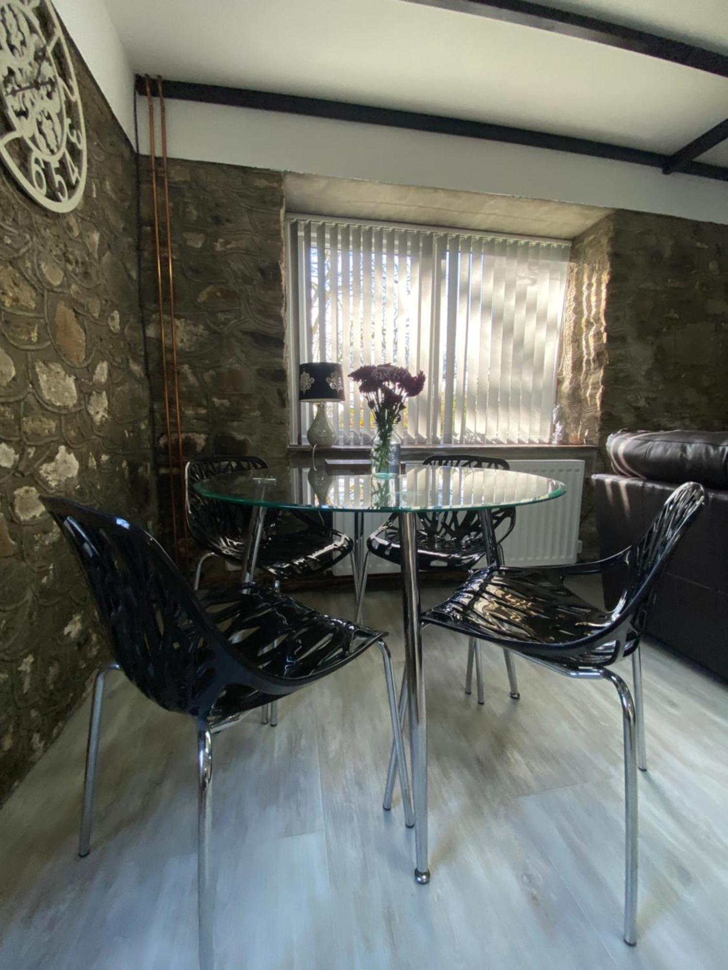 Beautiful Renovated Former Coach House Llandeilo Exteriör bild